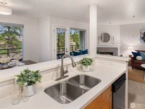 3520 Lake Washington Boulevard SE 105, Bellevue WA 98006