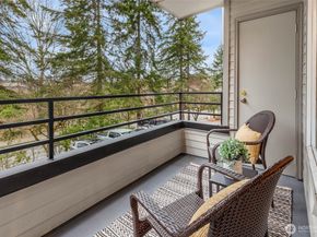 3520 Lake Washington Boulevard SE 105, Bellevue WA 98006