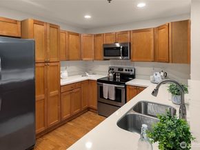 3520 Lake Washington Boulevard SE 105, Bellevue WA 98006