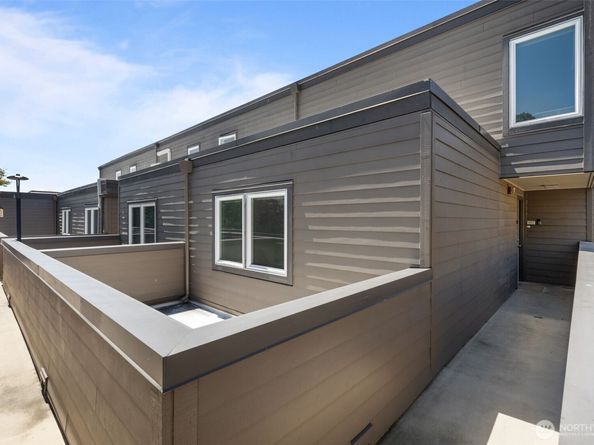 2219 14th Avenue W 405, Seattle WA 98119