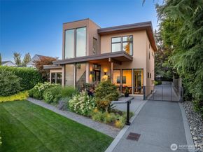 719 99th Avenue NE, Bellevue WA 98004