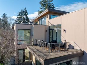 719 99th Avenue NE, Bellevue WA 98004