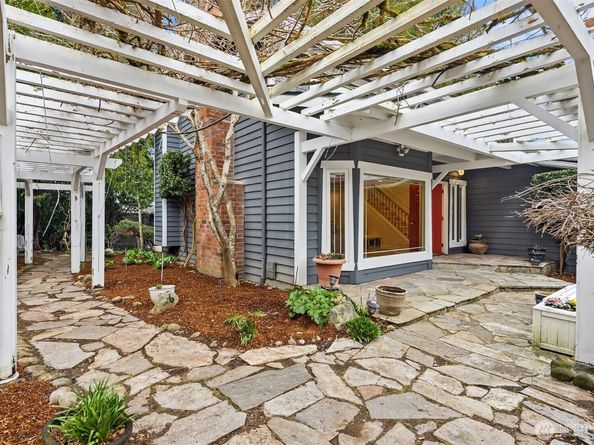 17226 SE 40th Place, Bellevue WA 98008