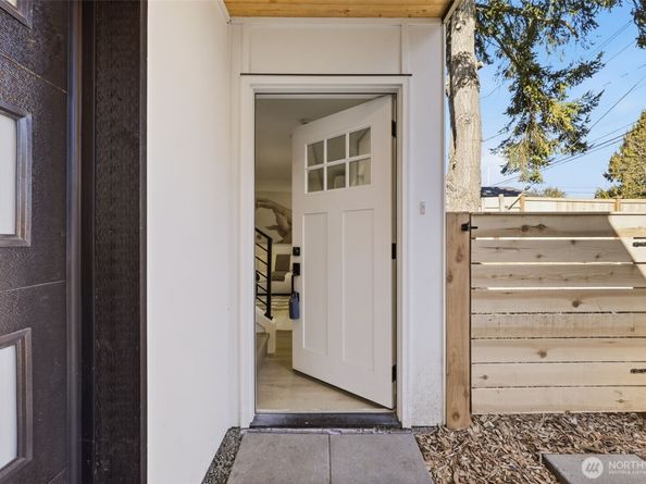 526 N 100th Street, Seattle WA 98133