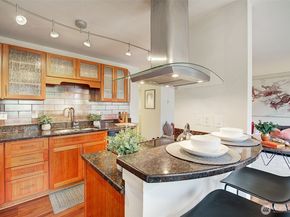 11058 NE 33rd Place D6, Bellevue WA 98004