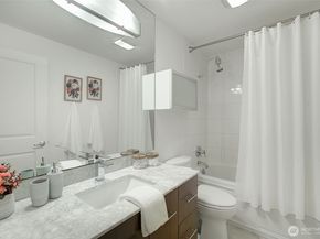 11058 NE 33rd Place D6, Bellevue WA 98004