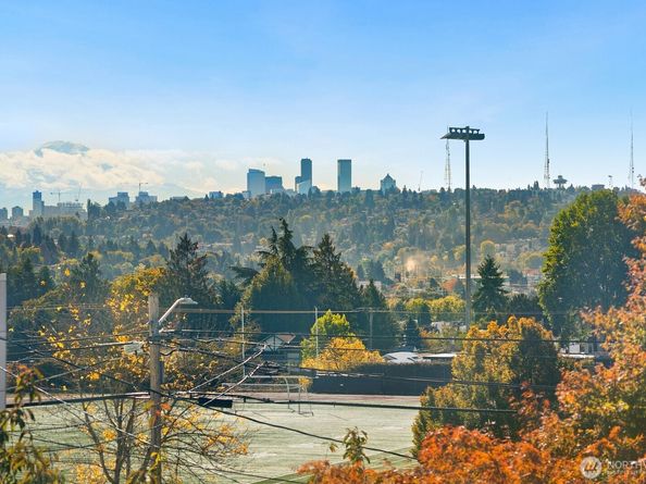 6719 14th Avenue NW A, Seattle WA 98117