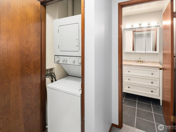 510 Forsyth Lane 308, Edmonds WA 98020