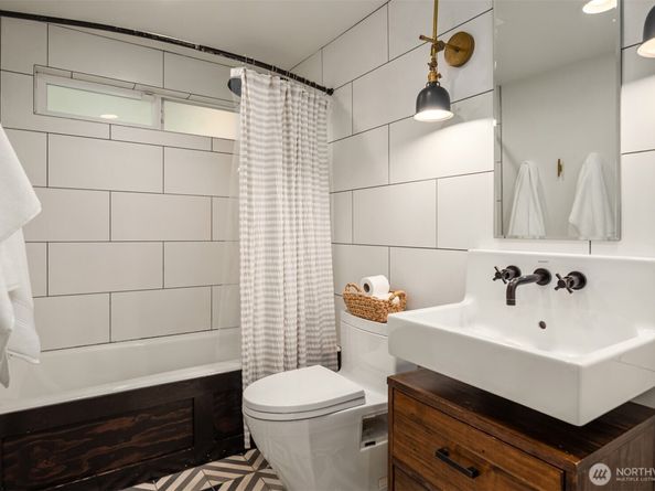 617 33rd Avenue E, Seattle WA 98112