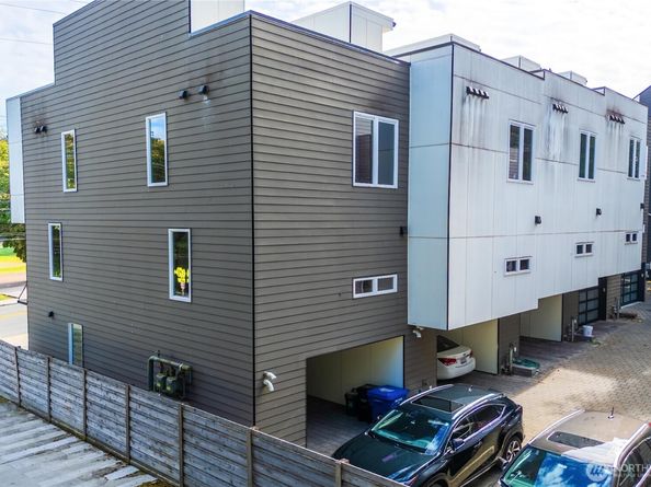 2833 3rd Avenue W, Seattle WA 98119