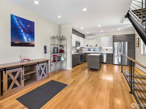 2833 3rd Avenue W, Seattle WA 98119