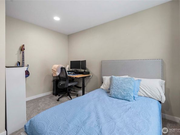 2833 3rd Avenue W, Seattle WA 98119
