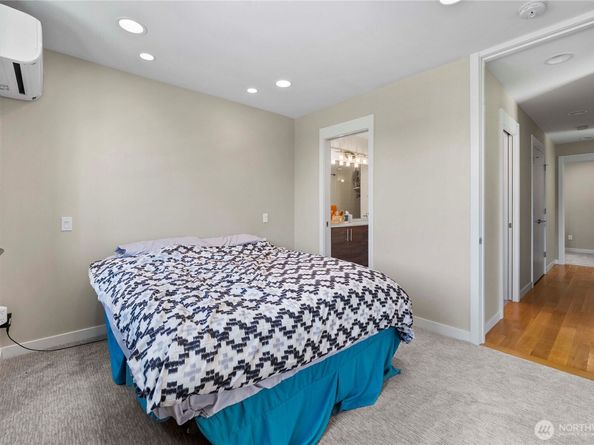 2833 3rd Avenue W, Seattle WA 98119