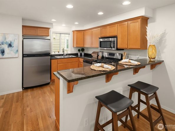 12317 10th Place NE B, Seattle WA 98125