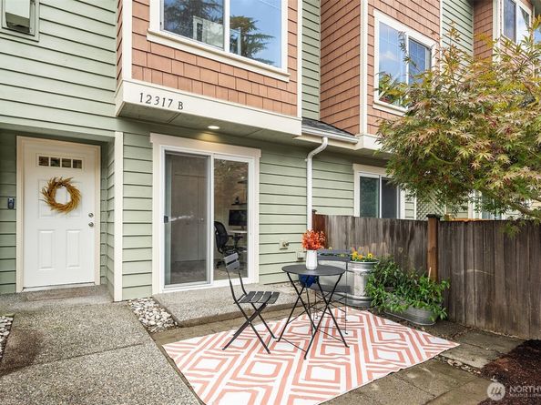 12317 10th Place NE B, Seattle WA 98125