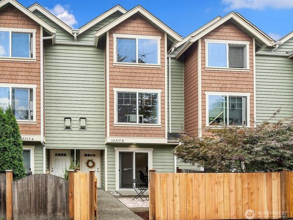 12317 10th Place NE B, Seattle WA 98125