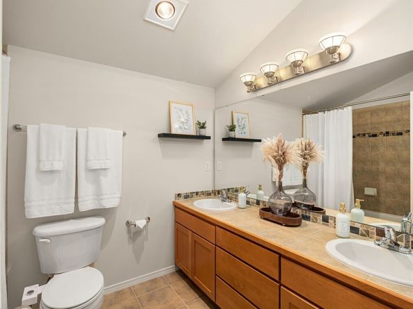 12317 10th Place NE B, Seattle WA 98125