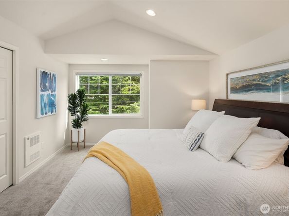 12317 10th Place NE B, Seattle WA 98125