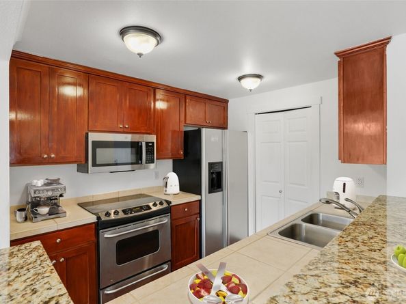 28712 18th Avenue S X201, Federal Way WA 98003