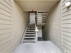 28712 18th Avenue S X201, Federal Way WA 98003