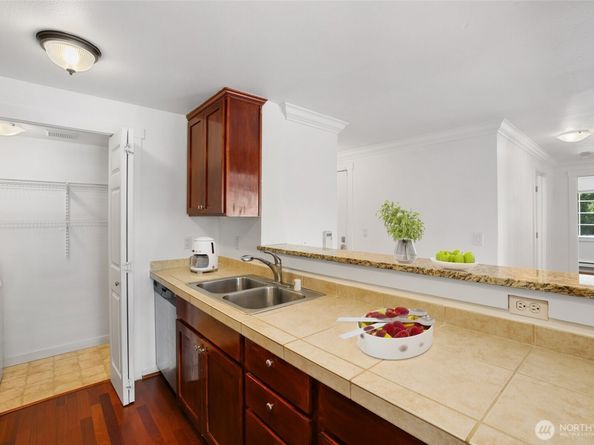 28712 18th Avenue S X201, Federal Way WA 98003