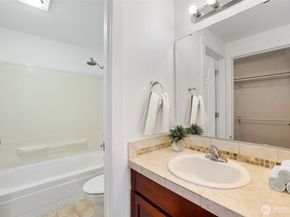 28712 18th Avenue S X201, Federal Way WA 98003