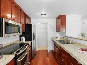 28712 18th Avenue S X201, Federal Way WA 98003