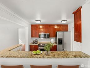 28712 18th Avenue S X201, Federal Way WA 98003