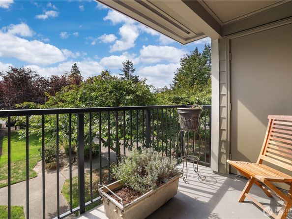 28712 18th Avenue S X201, Federal Way WA 98003