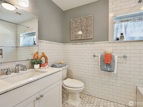1610 3rd Avenue N, Seattle WA 98109