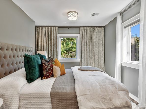 1610 3rd Avenue N, Seattle WA 98109