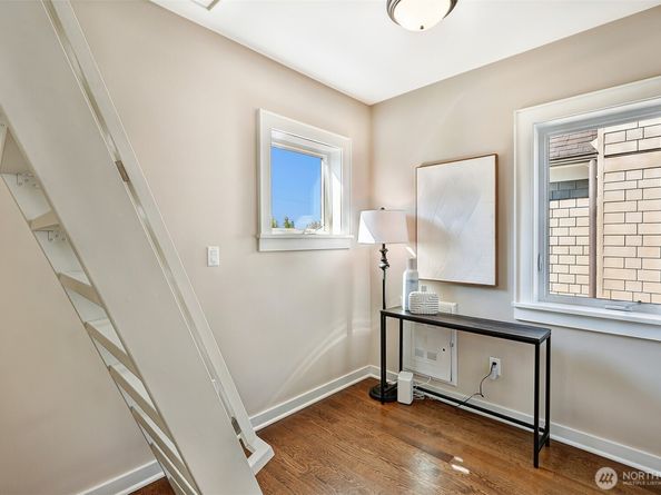 1610 3rd Avenue N, Seattle WA 98109