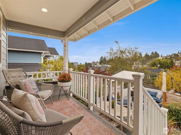 5033 40th Avenue SW, Seattle WA 98136