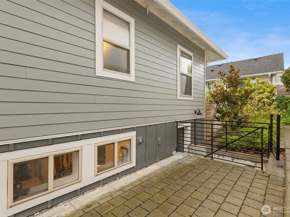 5033 40th Avenue SW, Seattle WA 98136