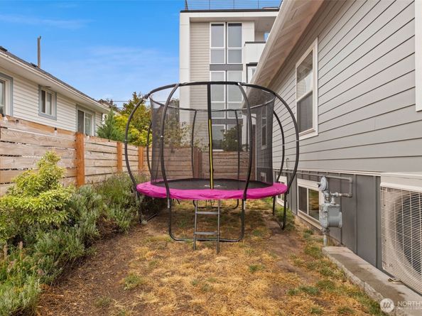 5033 40th Avenue SW, Seattle WA 98136