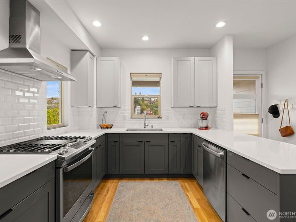 5033 40th Avenue SW, Seattle WA 98136