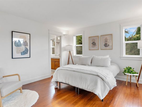 2372 Douglas Drive NE, Bainbridge Island WA 98110