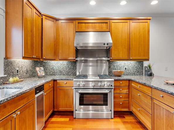 2372 Douglas Drive NE, Bainbridge Island WA 98110