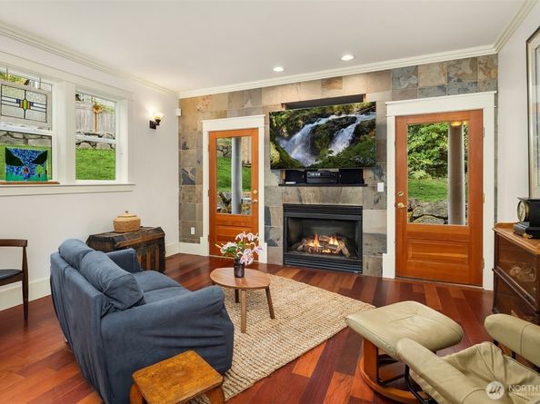 2372 Douglas Drive NE, Bainbridge Island WA 98110