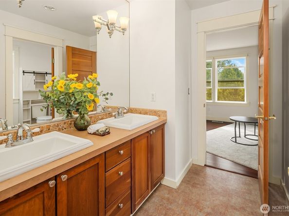 2372 Douglas Drive NE, Bainbridge Island WA 98110