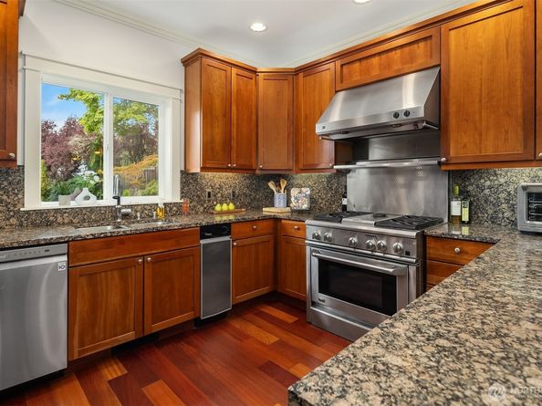 2372 Douglas Drive NE, Bainbridge Island WA 98110