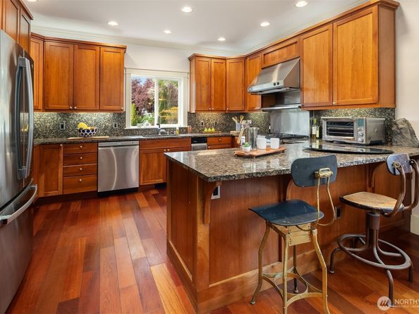 2372 Douglas Drive NE, Bainbridge Island WA 98110