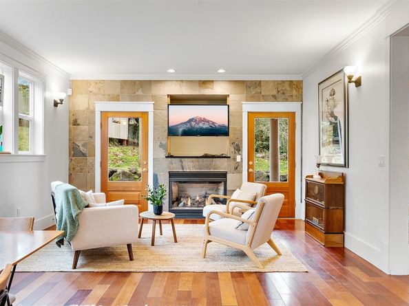 2372 Douglas Drive NE, Bainbridge Island WA 98110