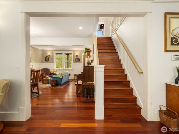 2372 Douglas Drive NE, Bainbridge Island WA 98110