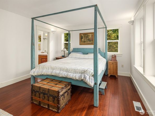 2372 Douglas Drive NE, Bainbridge Island WA 98110