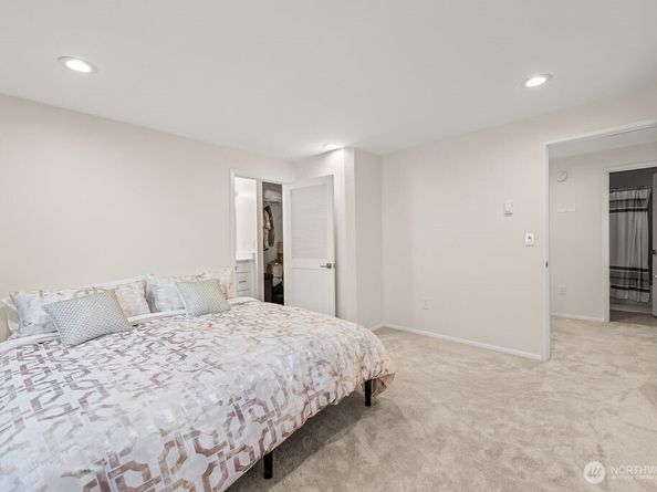 1218 101st Place NE, Bellevue WA 98004