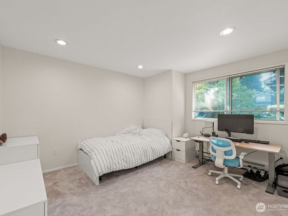 1218 101st Place NE, Bellevue WA 98004