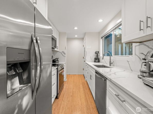 1218 101st Place NE, Bellevue WA 98004