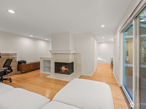 1218 101st Place NE, Bellevue WA 98004