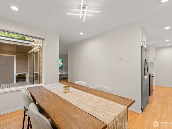 1218 101st Place NE, Bellevue WA 98004
